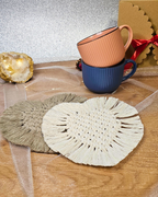 Caixa de Natal - 2 Chávenas de Café e 2 Bases em Macramé