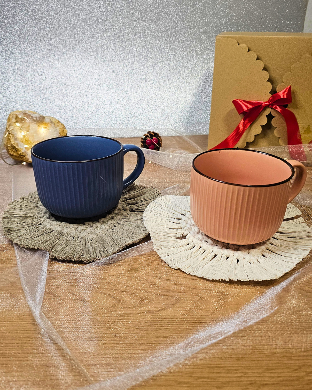 Caixa de Natal - 2 Chávenas de Café e 2 Bases em Macramé