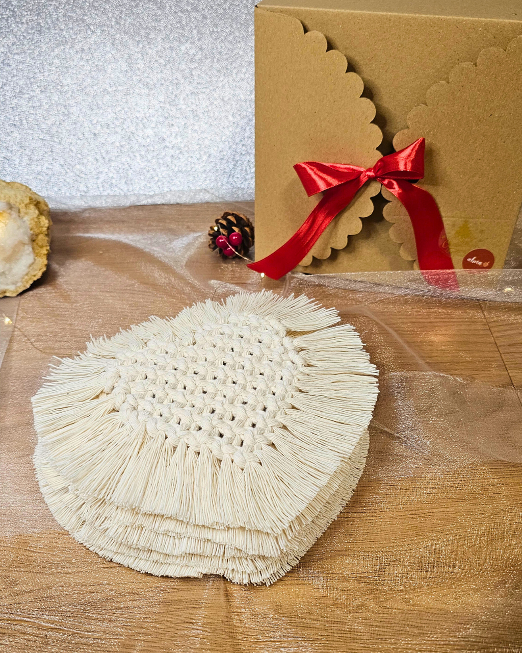 Caixa de Natal – Conjunto de 6 Bases Coração em Macramé