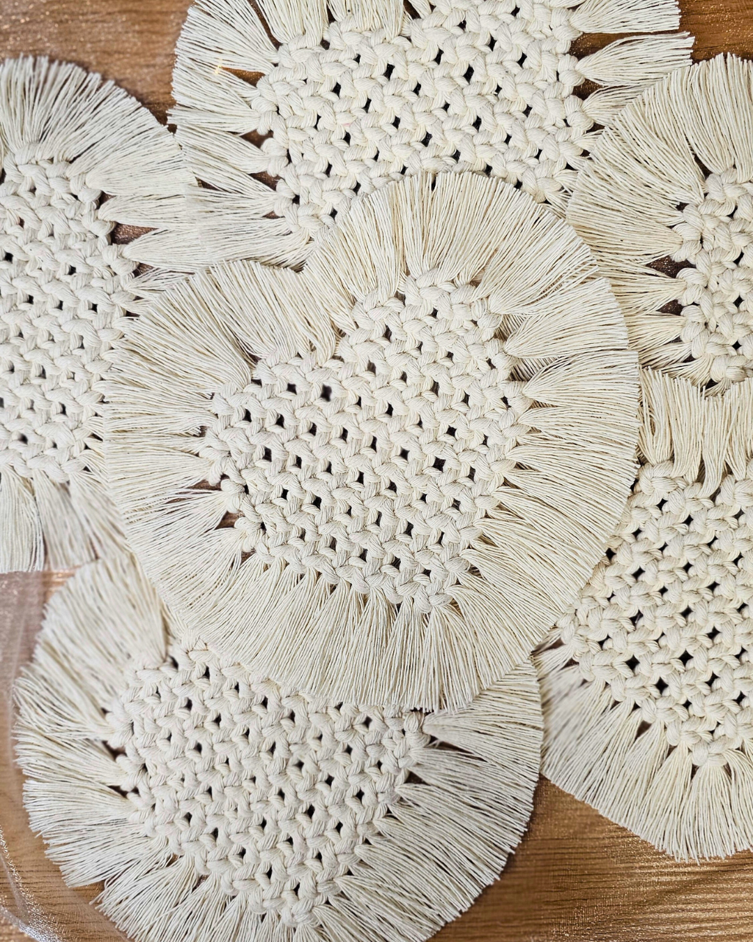 Caixa de Natal – Conjunto de 6 Bases Coração em Macramé