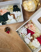 Caixa conjunto - 4 Pendentes de Natal em Macramé